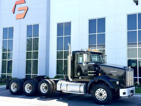 Photos of 1998 KENWORTH T800 for sale in New Lenox, IL at Forge Truck Centers - Illinois