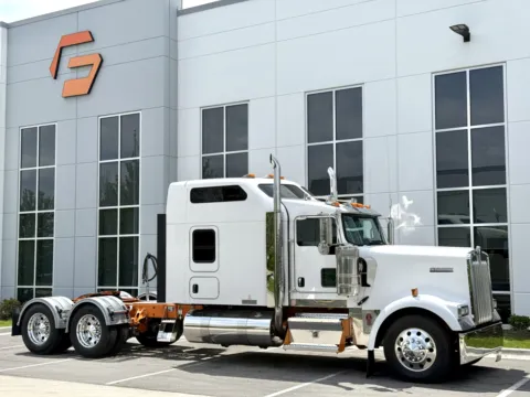 Photos of 2018 KENWORTH W900 for sale in New Lenox, IL at Forge Truck Centers - Illinois