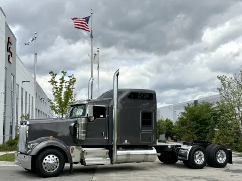 2019 KENWORTH W900 for sale in New Lenox, IL