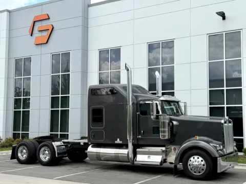 Photos of 2019 KENWORTH W900 for sale in New Lenox, IL at Forge Truck Centers - Illinois