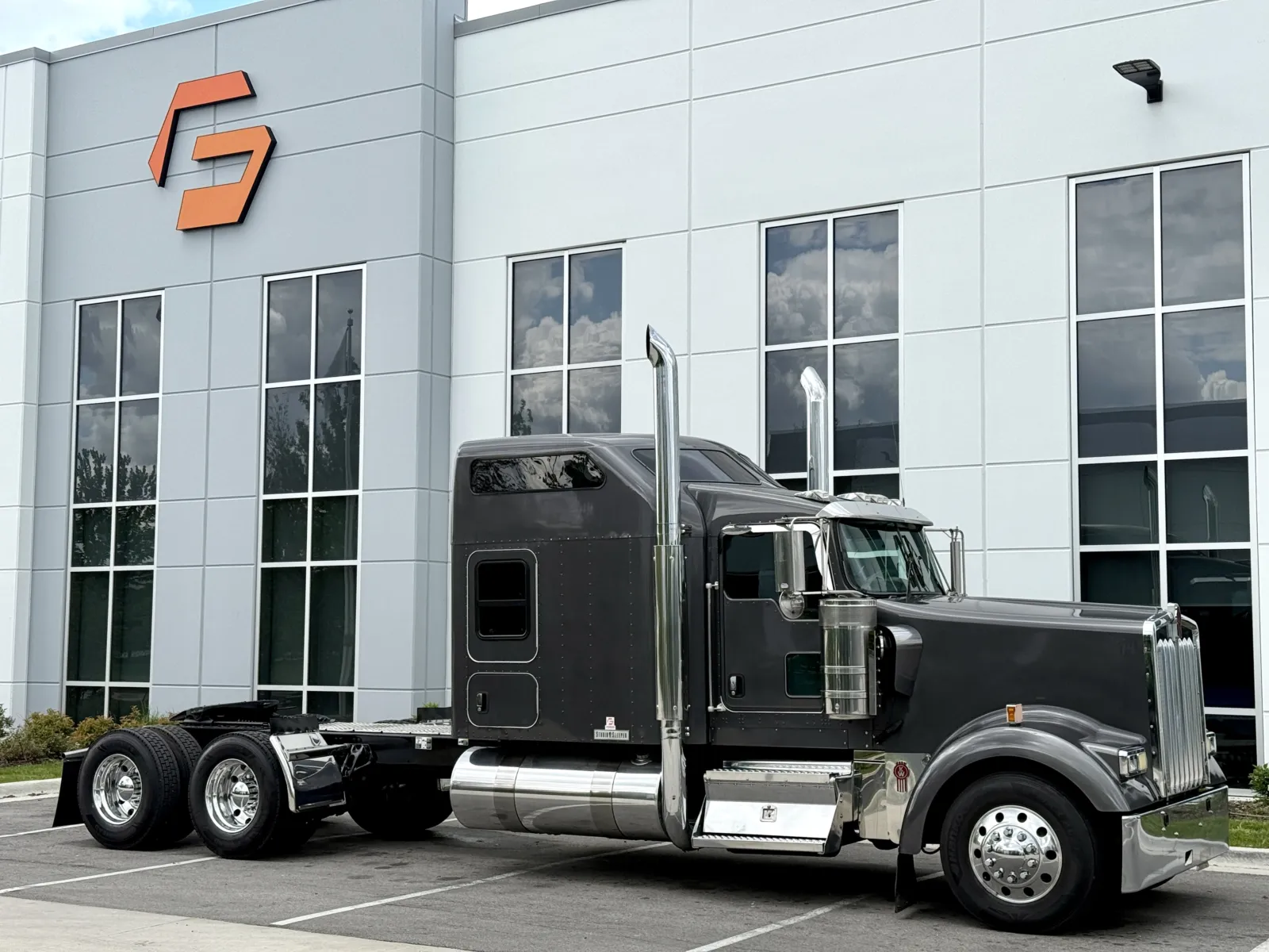 2019 Kenworth W900 in New Lenox, IL — photo 2
