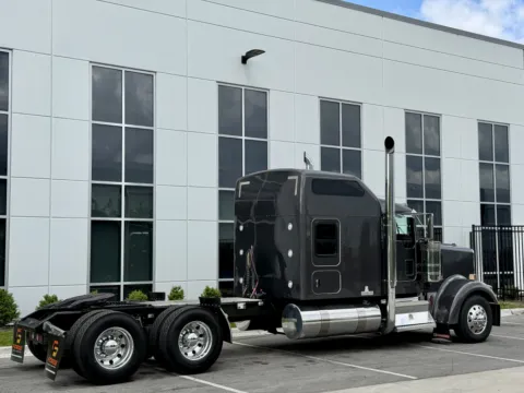 More photos of 2019 KENWORTH W900 at Forge Truck Centers - Illinois, IL