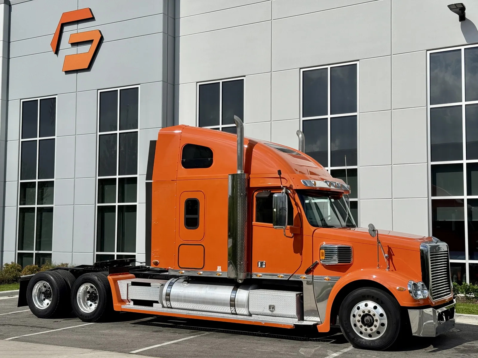 2014 Freightliner Coronado in New Lenox, IL — photo 2