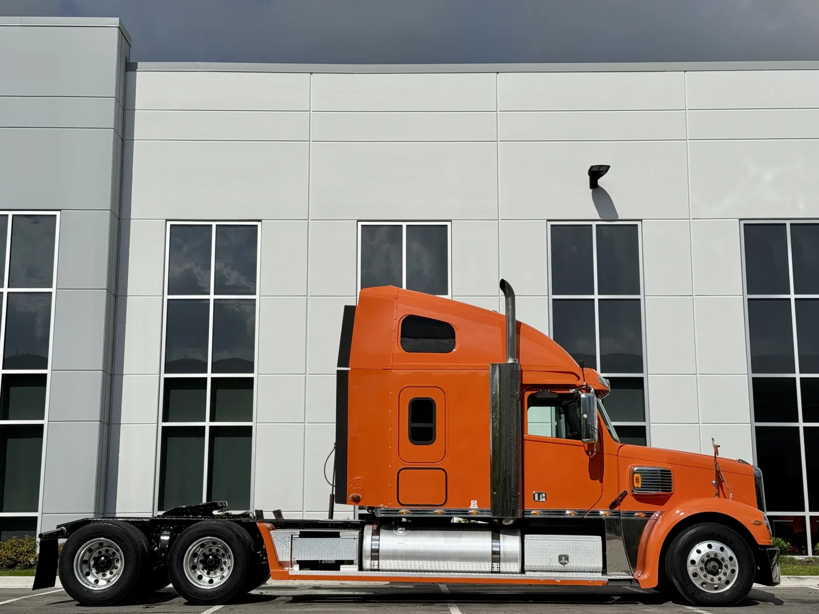 2014 Freightliner Coronado in New Lenox, IL — photo 3