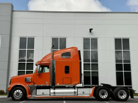 More photos of 2014 FREIGHTLINER CORONADO at Forge Truck Centers - Illinois, IL