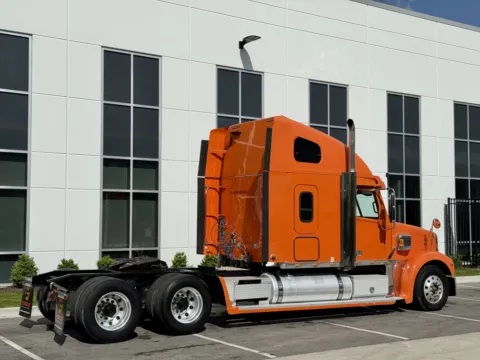 More photos of 2014 FREIGHTLINER CORONADO at Forge Truck Centers - Illinois, IL