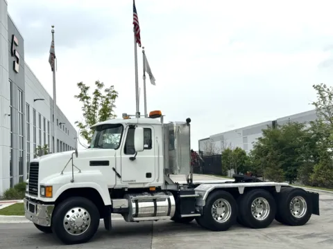 2010 MACK CHU613 for sale in New Lenox, IL