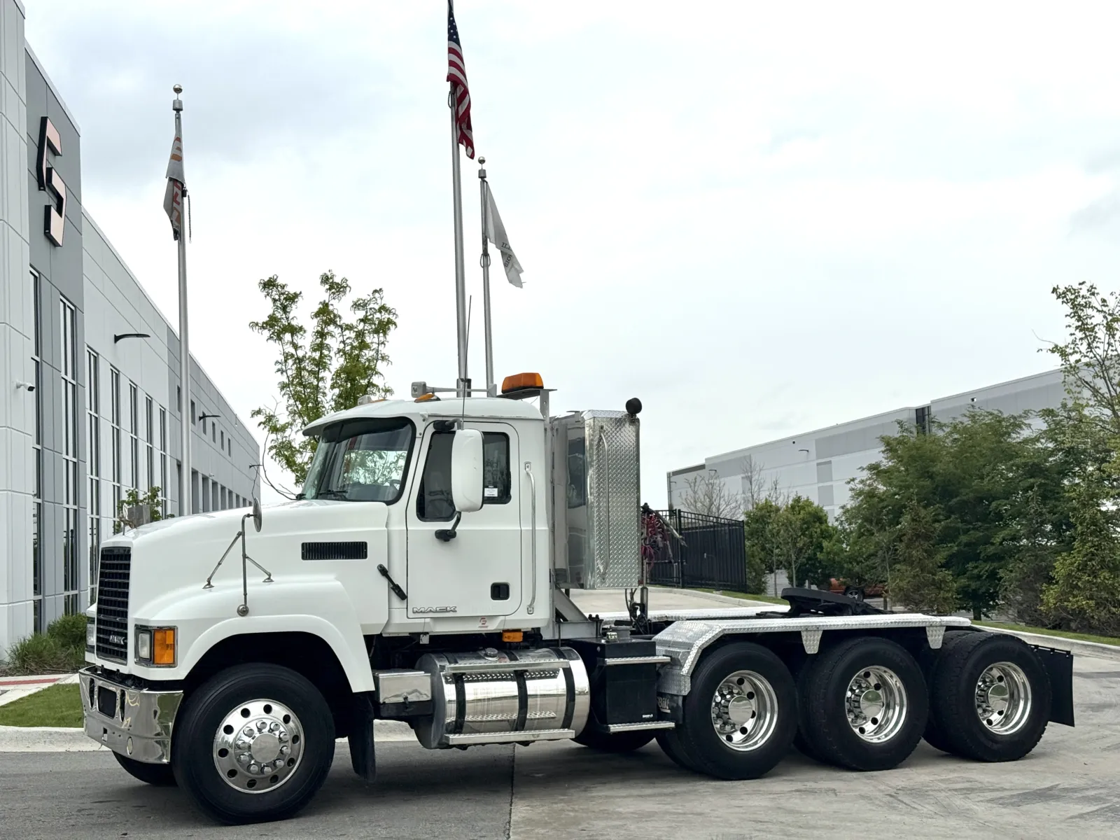 2010 MACK CHU613 for sale in New Lenox, IL
