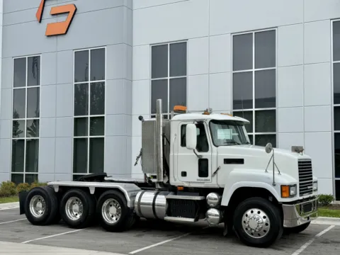 Photos of 2010 MACK CHU613 for sale in New Lenox, IL at Forge Truck Centers - Illinois