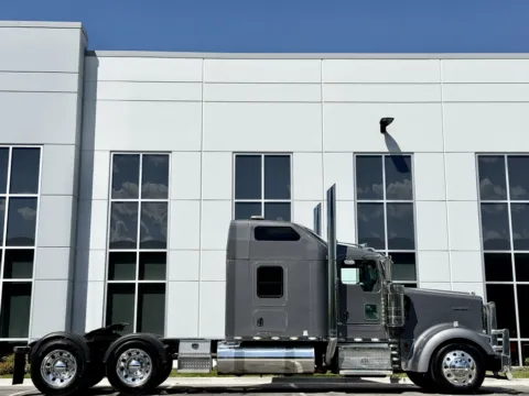 Another view of 2014 KENWORTH W900 for sale in New Lenox, IL at Forge Truck Centers - Illinois