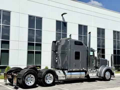 More photos of 2014 KENWORTH W900 at Forge Truck Centers - Illinois, IL