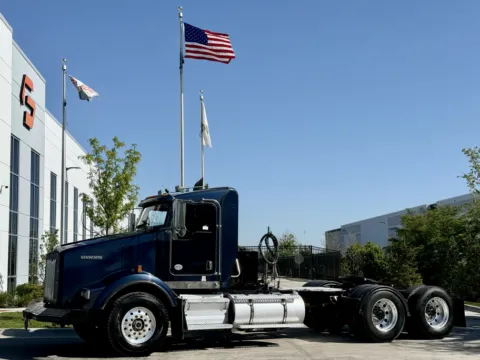 2015 KENWORTH T800 for sale in New Lenox, IL