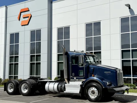 Photos of 2015 KENWORTH T800 for sale in New Lenox, IL at Forge Truck Centers - Illinois