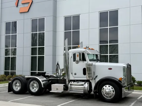 Photos of 2002 PETERBILT 379 for sale in New Lenox, IL at Forge Truck Centers - Illinois
