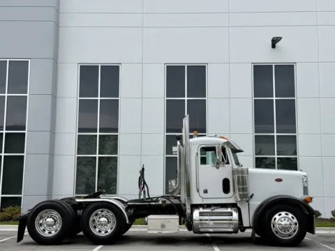 Another view of 2002 PETERBILT 379 for sale in New Lenox, IL at Forge Truck Centers - Illinois