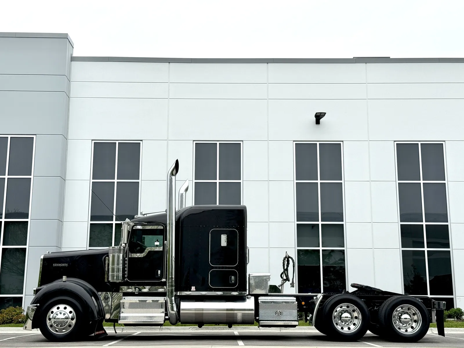 2016 Kenworth W900 in New Lenox, IL — photo 4