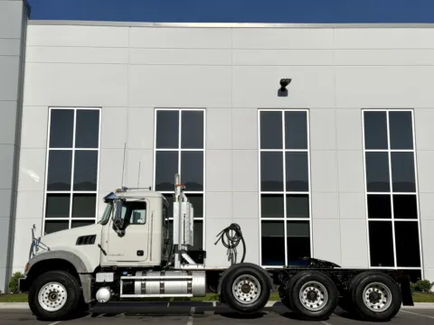 More photos of 2012 MACK GU713 at Forge Truck Centers - Illinois, IL