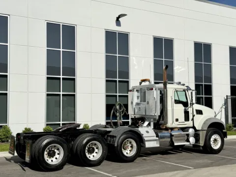 More photos of 2012 MACK GU713 at Forge Truck Centers - Illinois, IL