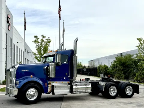 2018 KENWORTH W900 for sale in New Lenox, IL