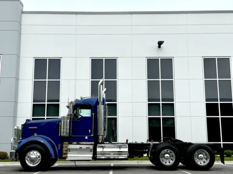 More photos of 2018 KENWORTH W900 at Forge Truck Centers - Illinois, IL