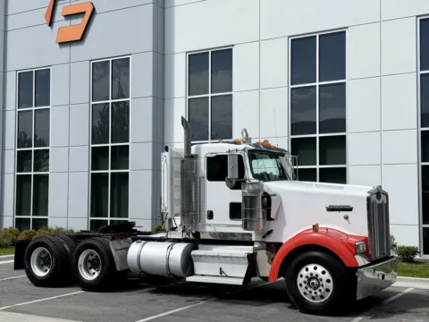 Photos of 2003 KENWORTH W900 for sale in New Lenox, IL at Forge Truck Centers - Illinois