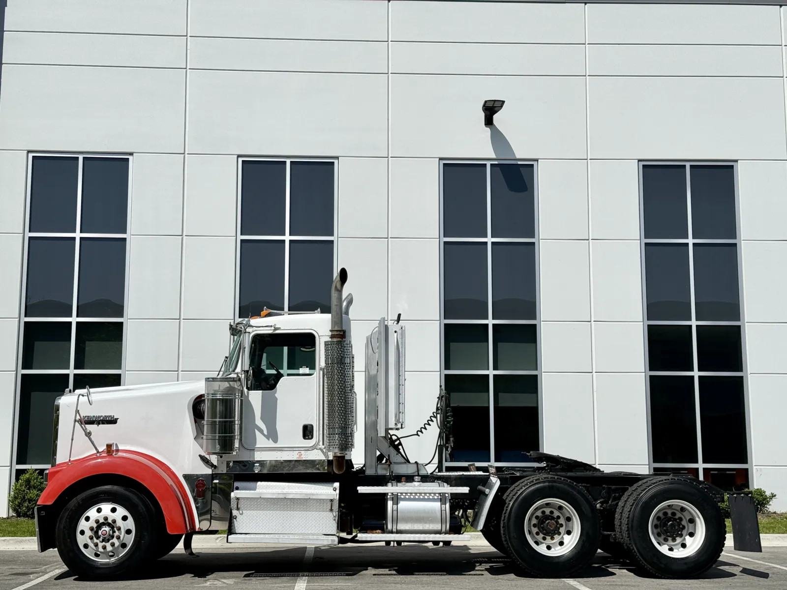 2003 Kenworth W900 in New Lenox, IL — photo 4