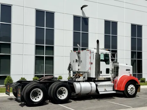 More photos of 2003 KENWORTH W900 at Forge Truck Centers - Illinois, IL