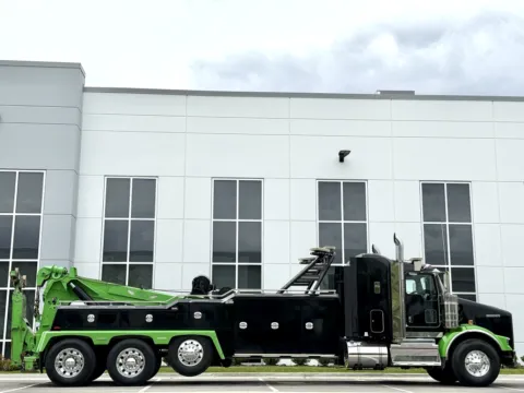 Another view of 2019 KENWORTH T800 for sale in New Lenox, IL at Forge Truck Centers - Illinois
