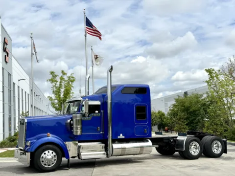 2019 KENWORTH W900 for sale in New Lenox, IL
