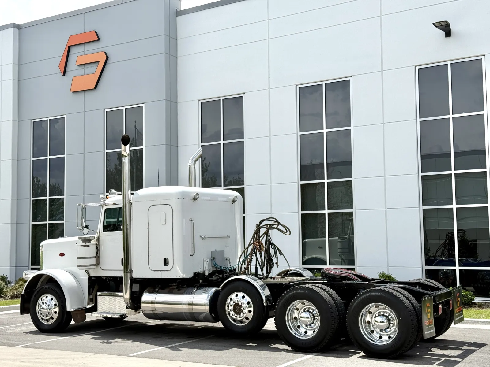 2009 Peterbilt 388 in New Lenox, IL — photo 6