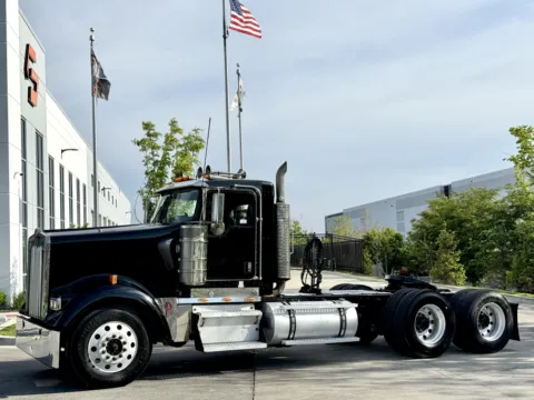 2004 KENWORTH W900 for sale in New Lenox, IL