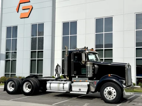 Photos of 2004 KENWORTH W900 for sale in New Lenox, IL at Forge Truck Centers - Illinois