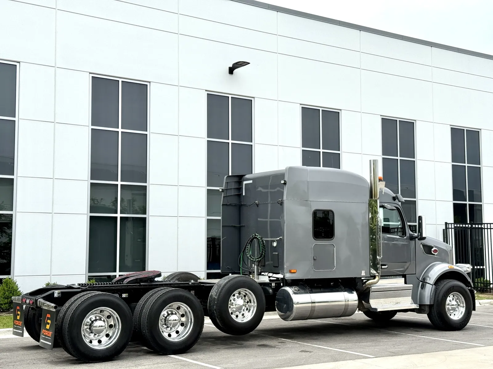 2025 Peterbilt 567 in New Lenox, IL — photo 5