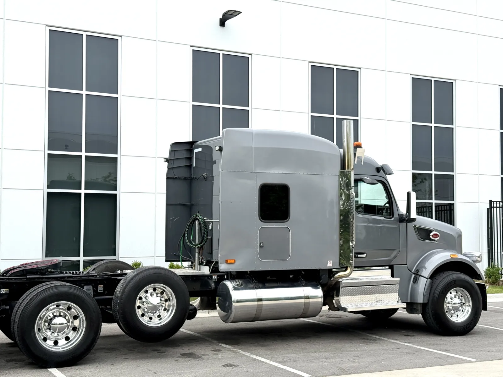 2025 Peterbilt 567 in New Lenox, IL — photo 7