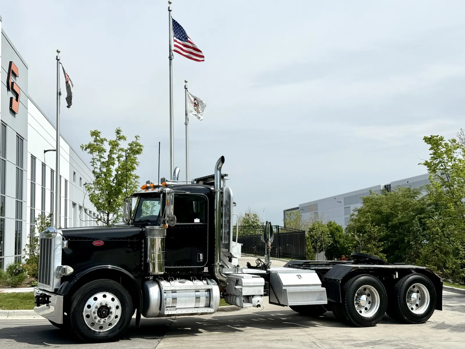 2006 Peterbilt 379 in New Lenox, IL