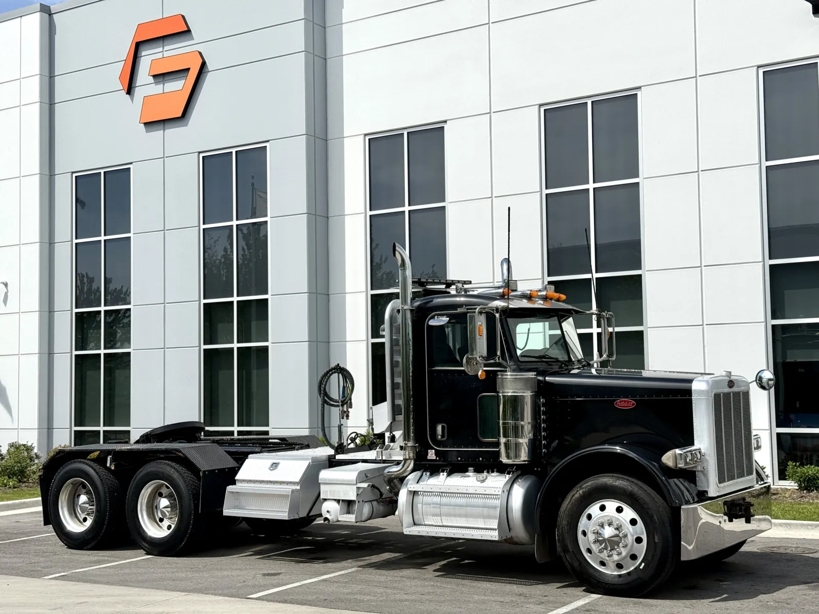 2006 Peterbilt 379 in New Lenox, IL — photo 2