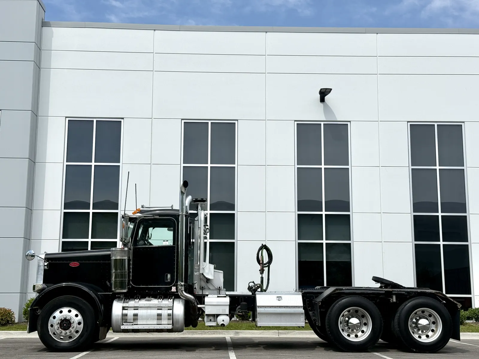 2006 Peterbilt 379 in New Lenox, IL — photo 4