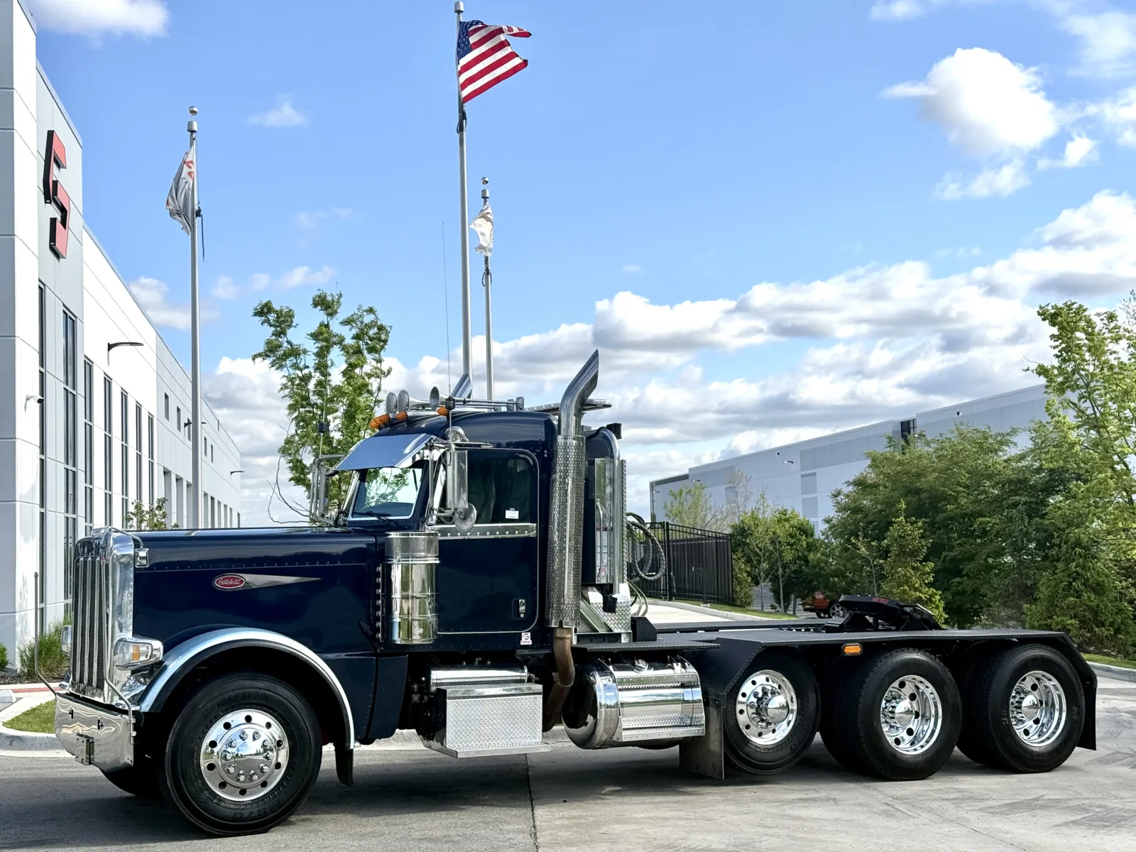 2012 Peterbilt 389 in New Lenox, IL