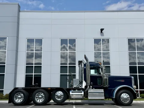 Another view of 2012 PETERBILT 389 for sale in New Lenox, IL at Forge Truck Centers - Illinois
