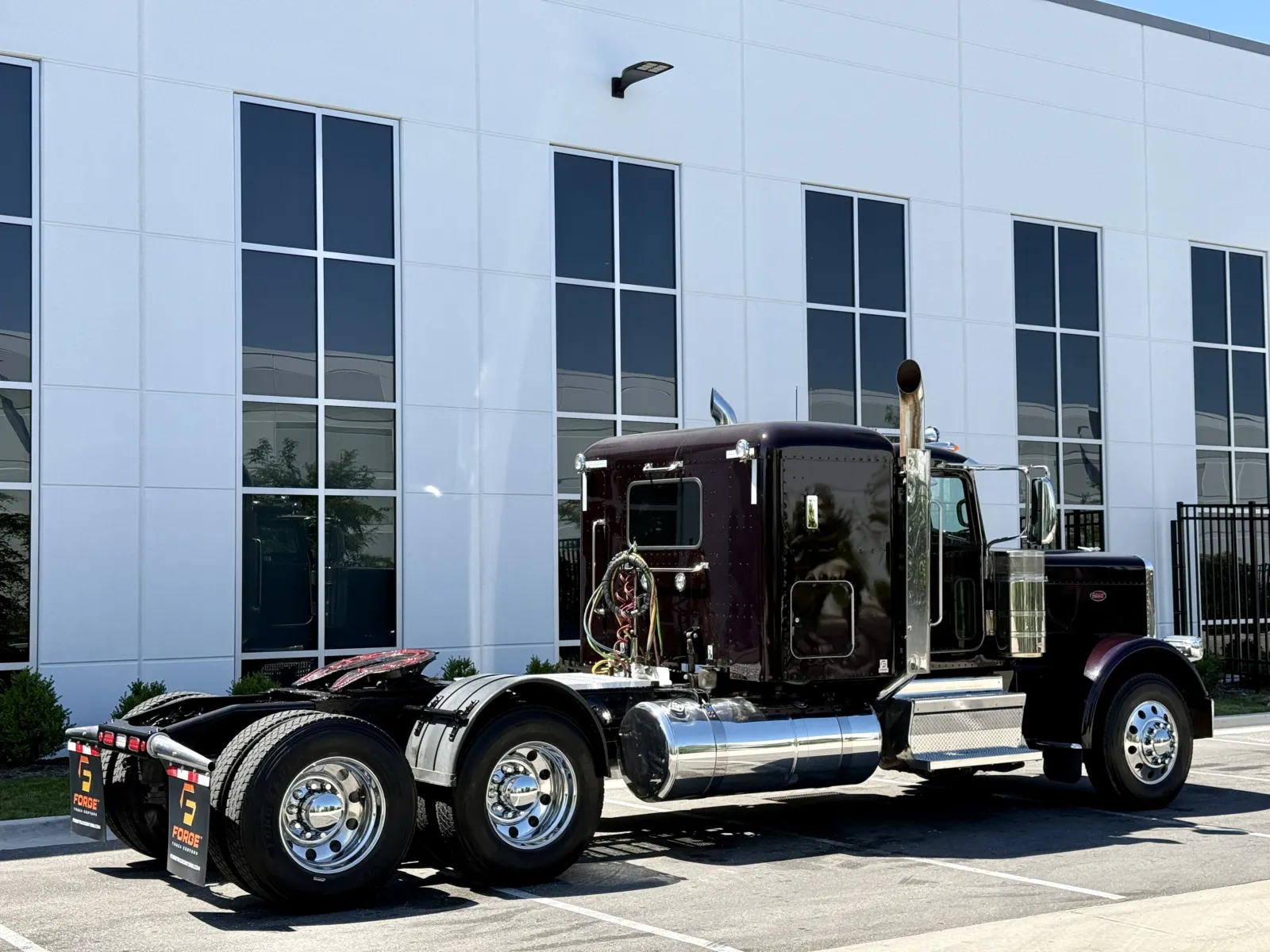 2023 Peterbilt 389 in New Lenox, IL — photo 5