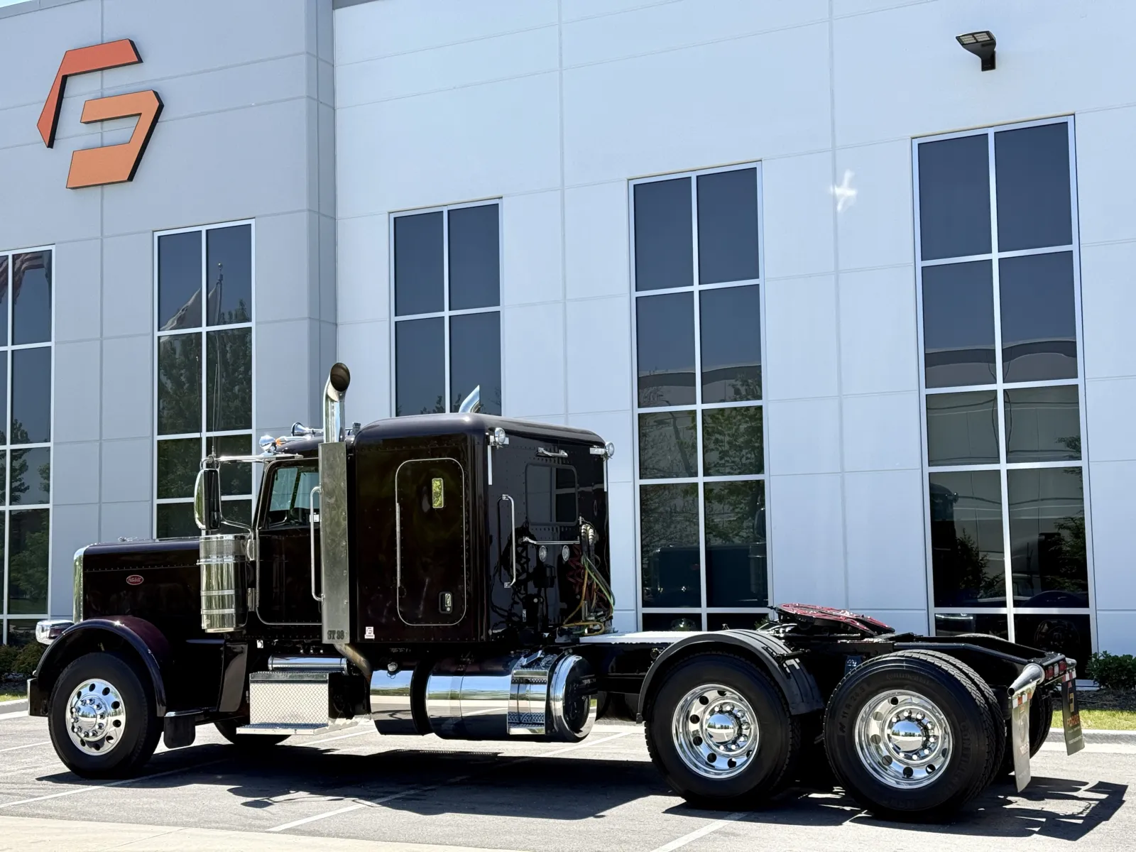 2023 Peterbilt 389 in New Lenox, IL — photo 6