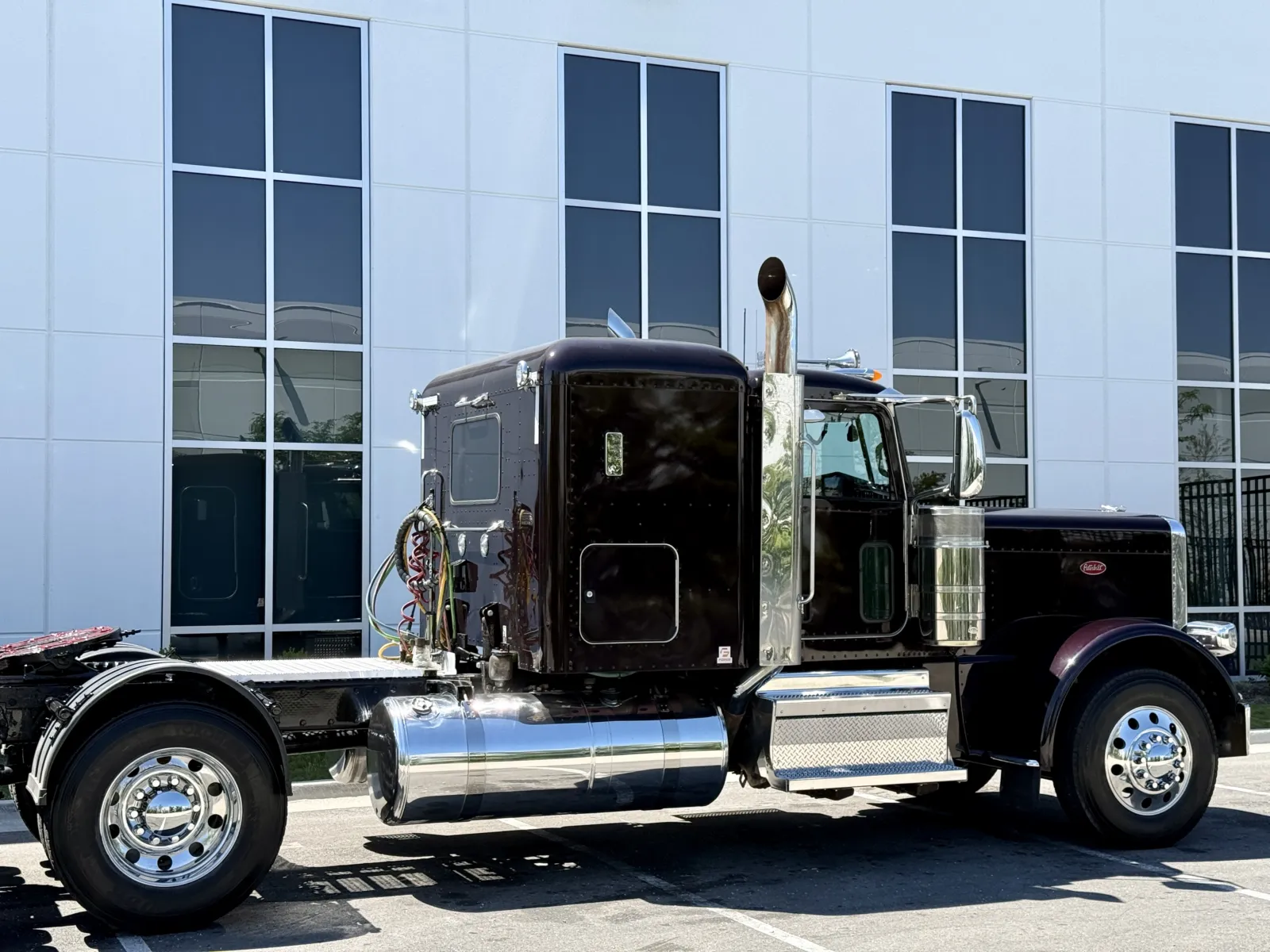2023 Peterbilt 389 in New Lenox, IL — photo 7