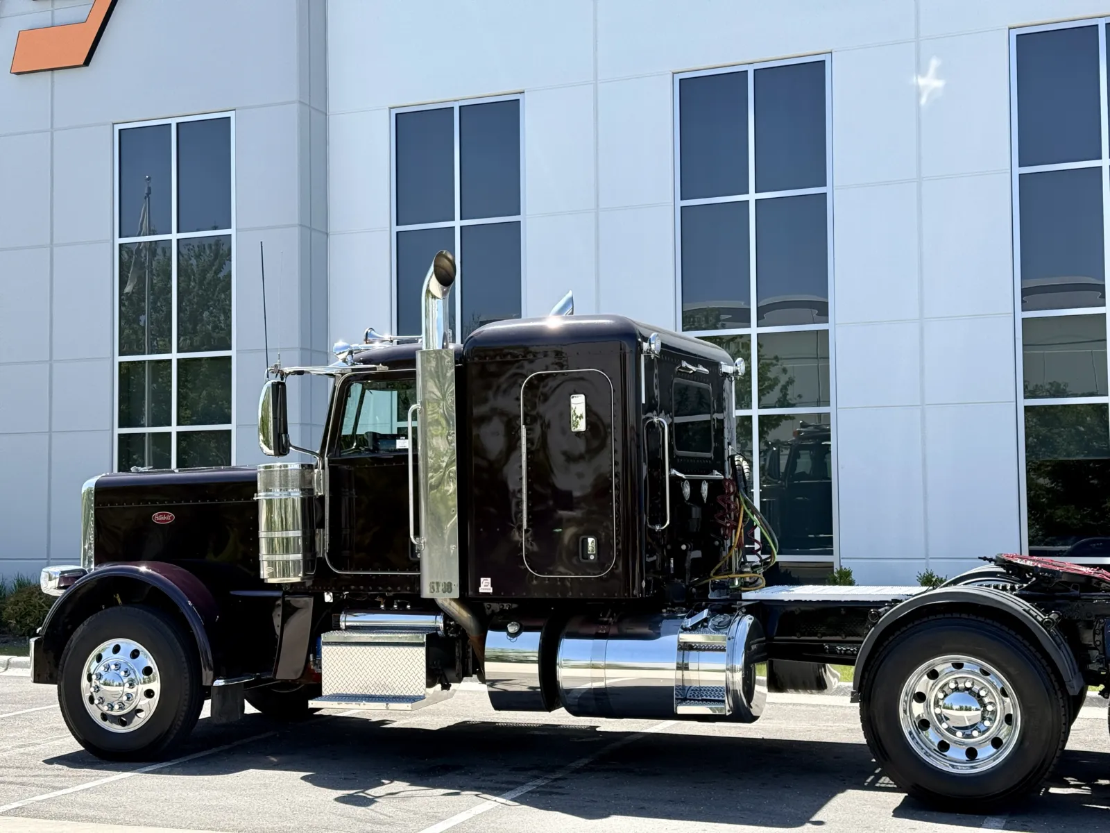 2023 Peterbilt 389 in New Lenox, IL — photo 8