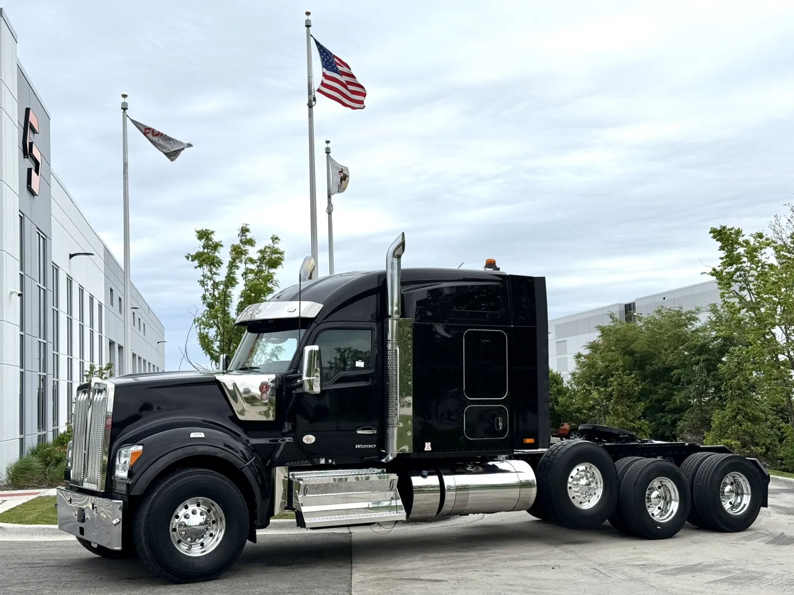2025 Kenworth W990 in New Lenox, IL
