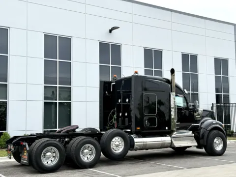 More photos of 2025 KENWORTH W990 at Forge Truck Centers - Illinois, IL