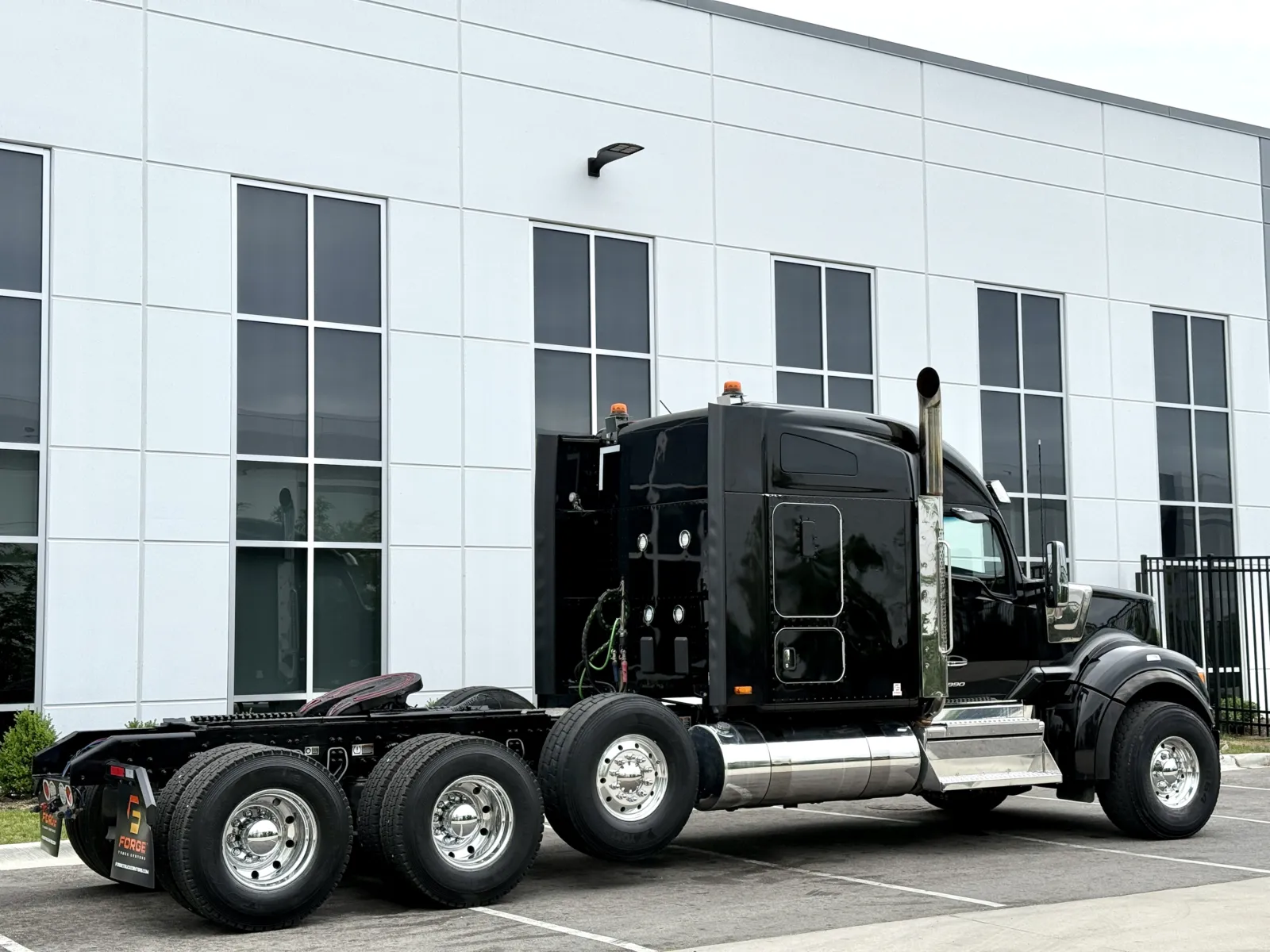 2025 Kenworth W990 in New Lenox, IL — photo 5