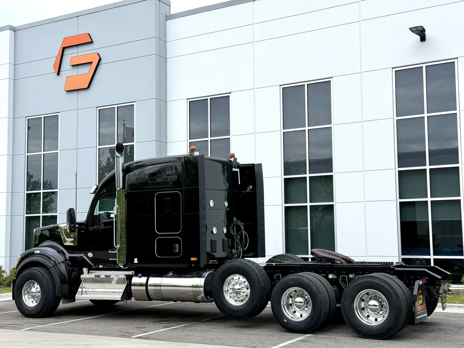 2025 Kenworth W990 in New Lenox, IL — photo 6