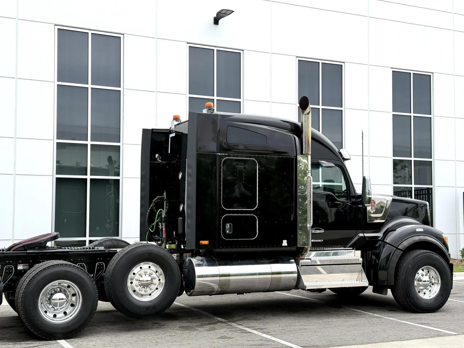 2025 Kenworth W990 in New Lenox, IL — photo 7