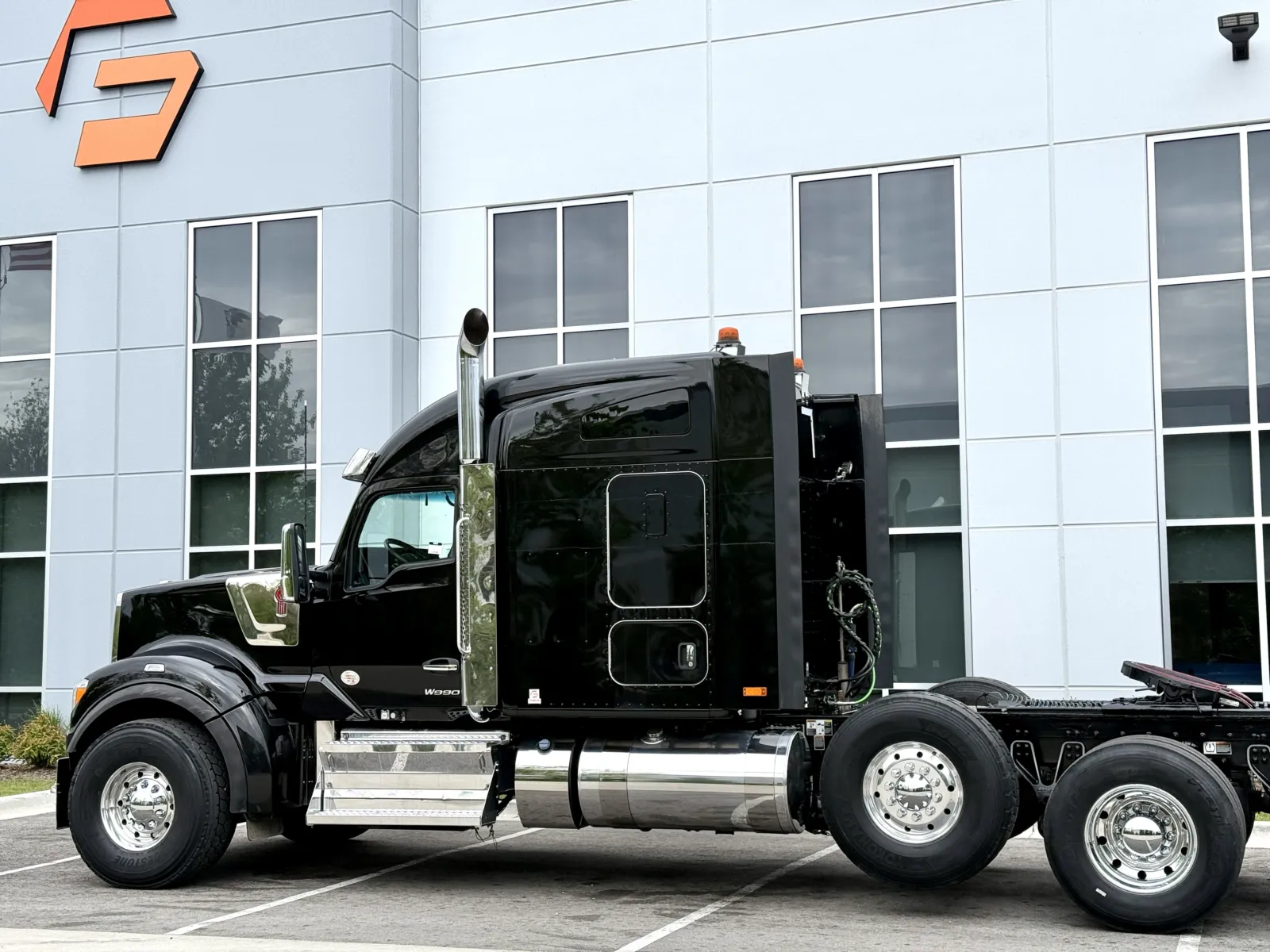 2025 Kenworth W990 in New Lenox, IL — photo 8