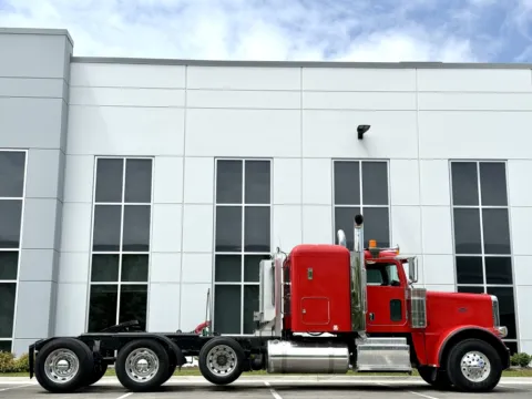 Another view of 2014 PETERBILT 388 for sale in New Lenox, IL at Forge Truck Centers - Illinois